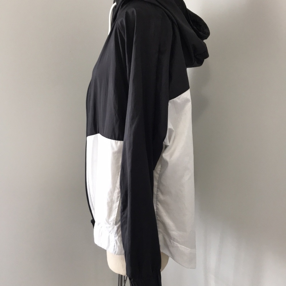 Windbreaker - Picture 4 of 6